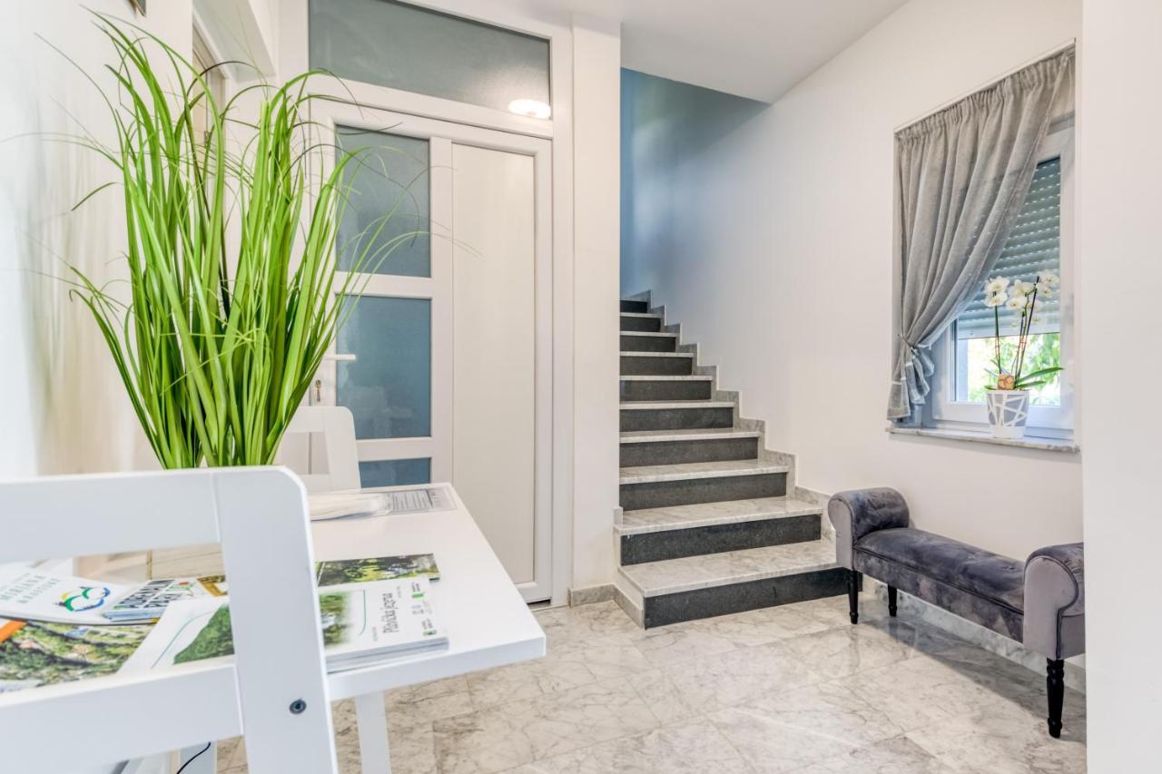 Apartmani Leptir Rakovica Luaran gambar