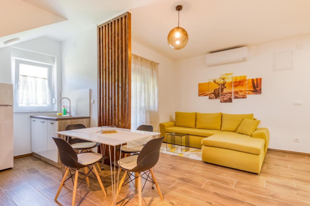 Apartmani Leptir Rakovica Luaran gambar