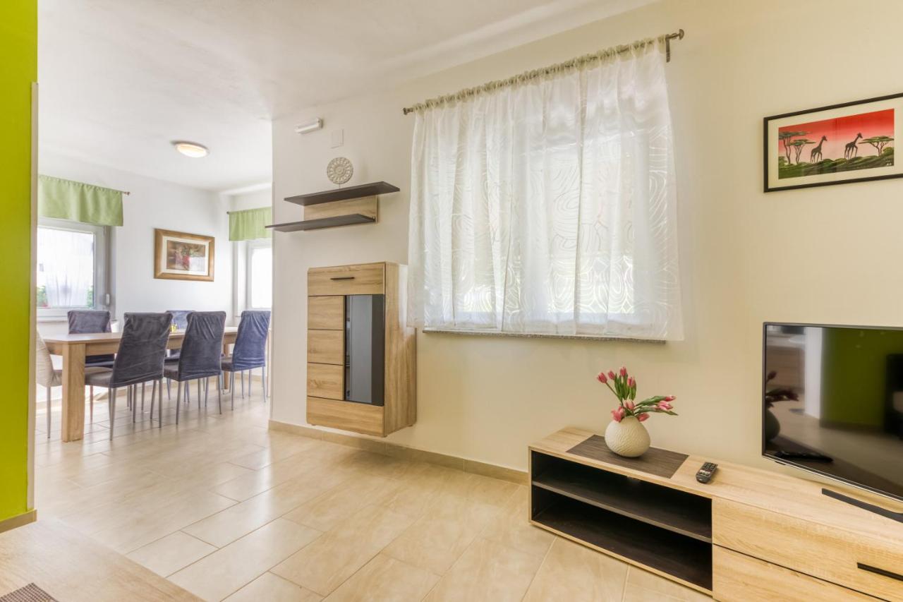 Apartmani Leptir Rakovica Luaran gambar