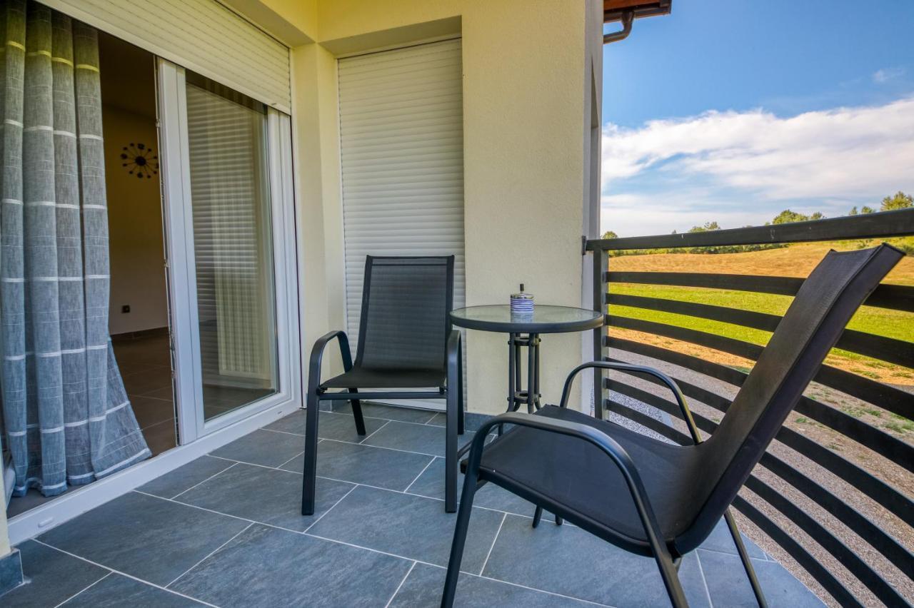 Apartmani Leptir Rakovica Luaran gambar